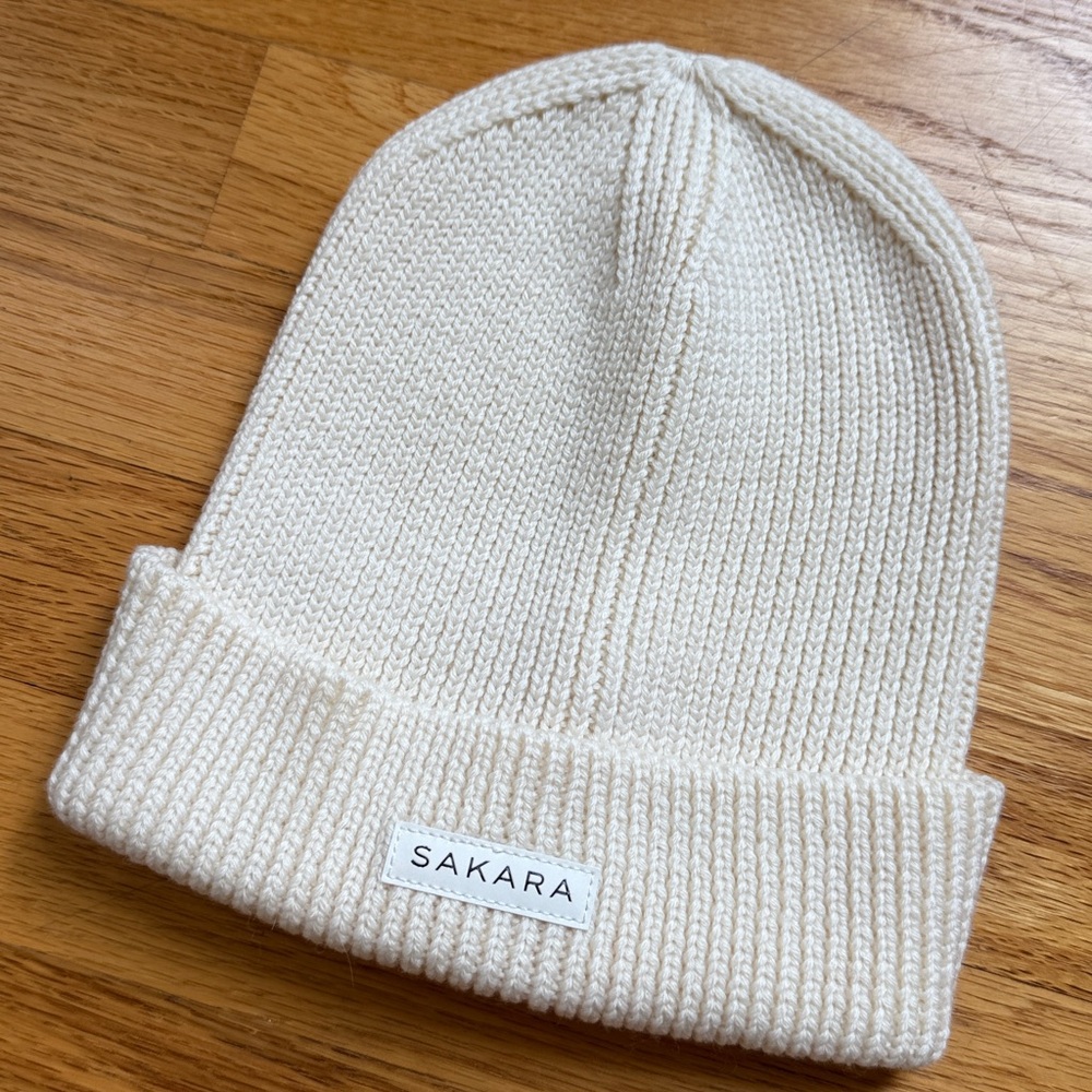 Sakara life white hat/ beanie brand new!